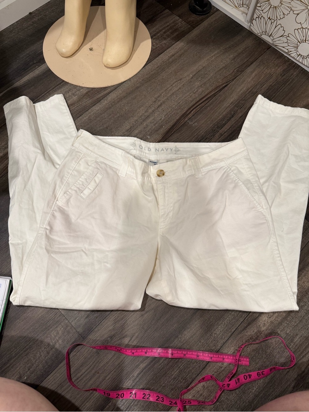 Old Navy Women's Straight Leg Cream/White Jeans